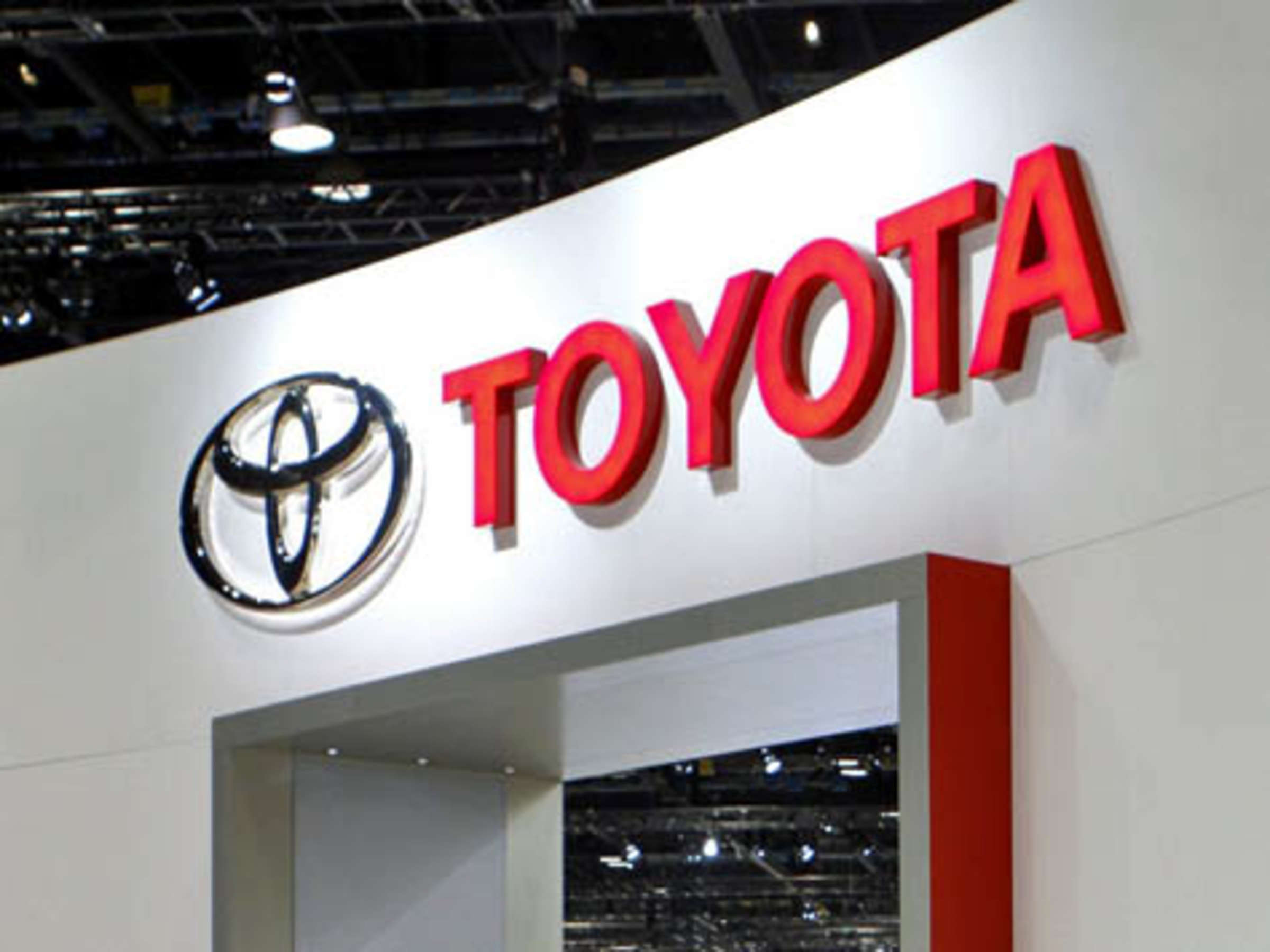 Toyota Ordered To Pay Rs. 5 Lakh Compensation And Rs. 45 Lakh Refund ...